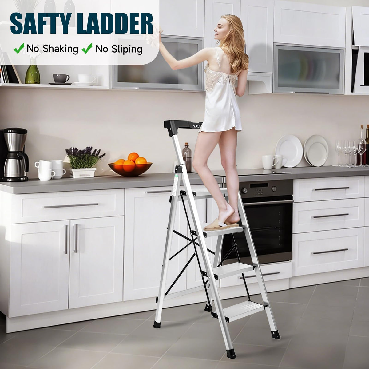 Aluminium 4 Step Ladder with Retractable Handgrip, 330 lbs Capacity, Silver H6982