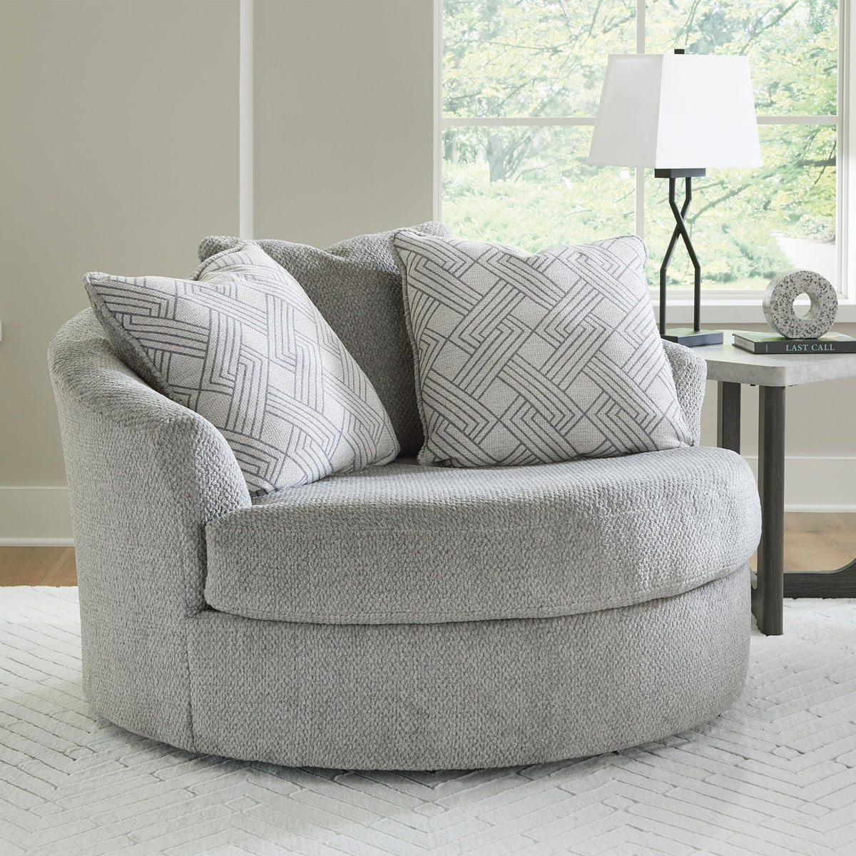 Round Velvet Oversized Swivel Accent Chair I483717